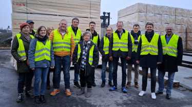 Im Dialog mit der Wirtschaft vor Ort: Besuch bei Holzwerke Weinzierl
